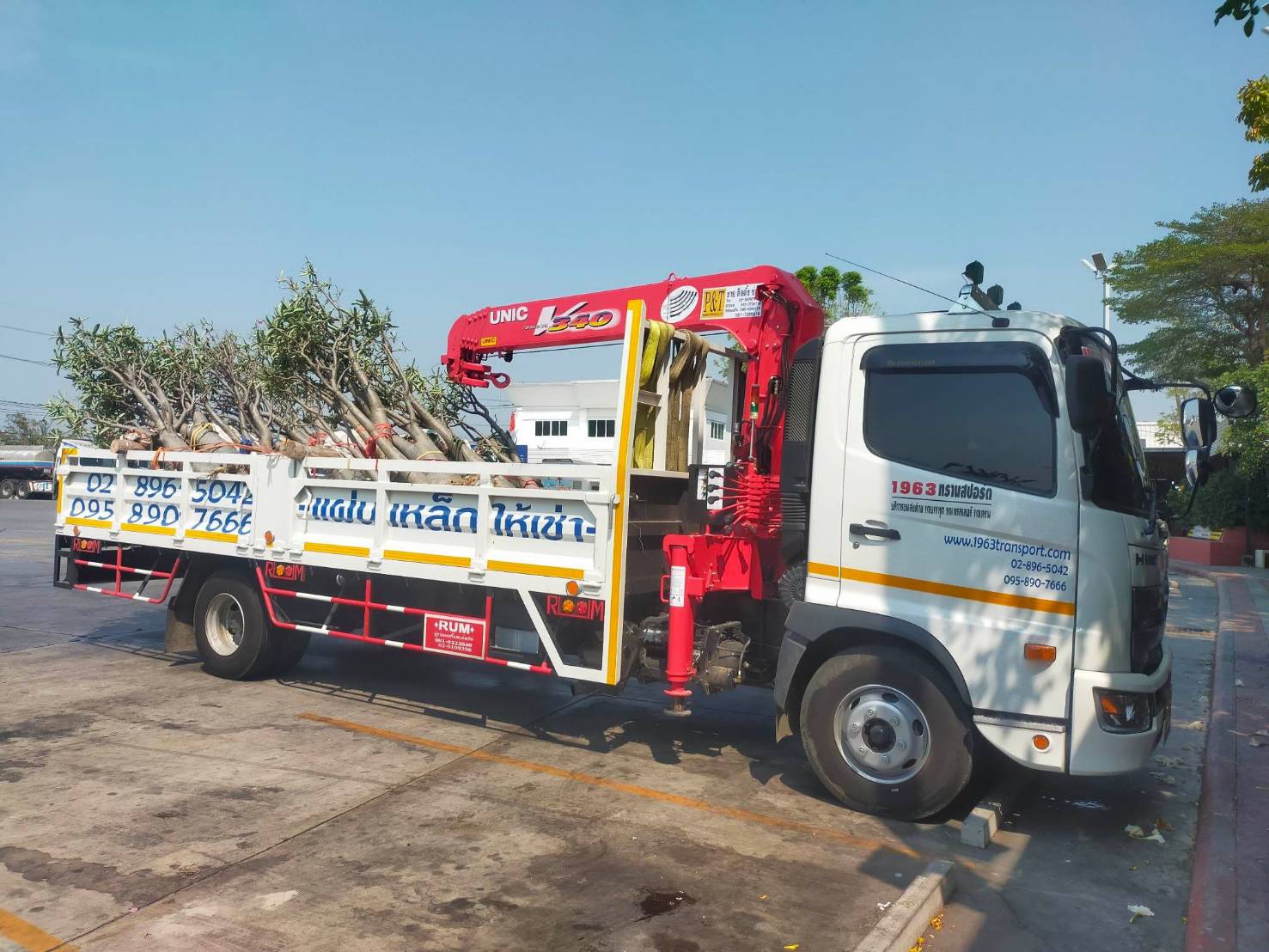 เช่ารถเฮี๊ยบท่าข้าม