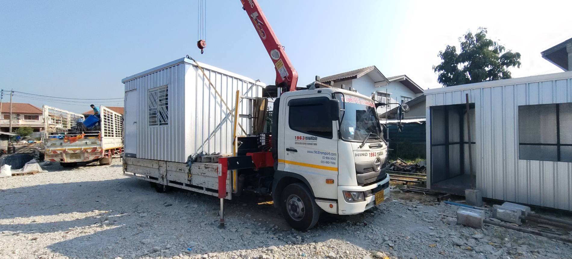 เช่ารถเฮี๊ยบท่าฉลอม