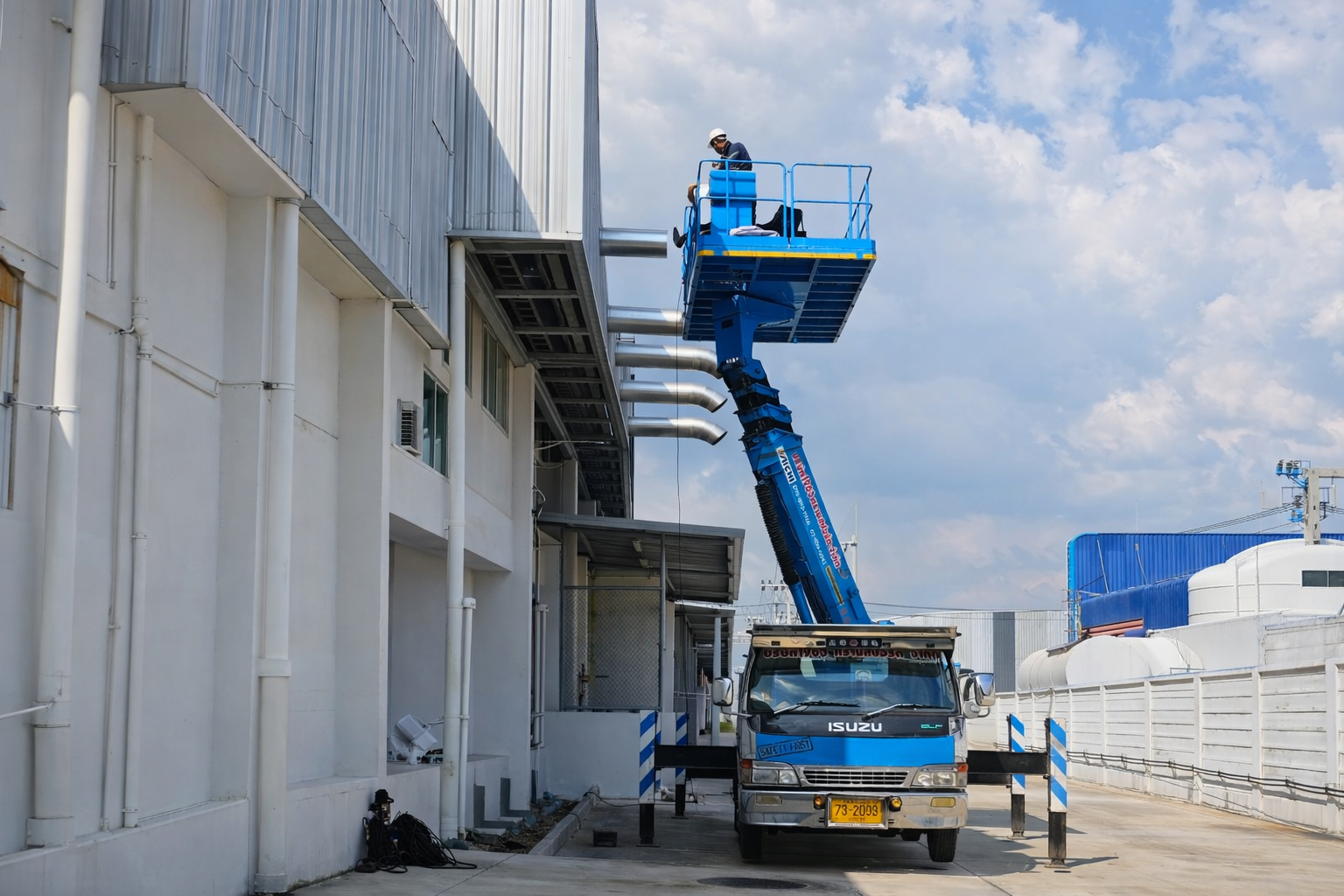 เช่ารถกระเช้าวุขสวัสดิ์