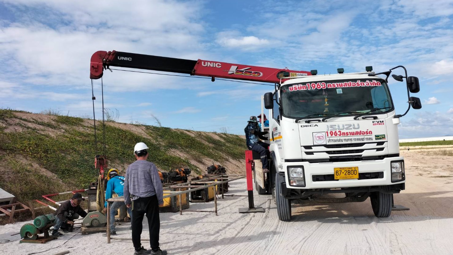 เช่ารถเฮี๊ยบกระทุ่มแบน