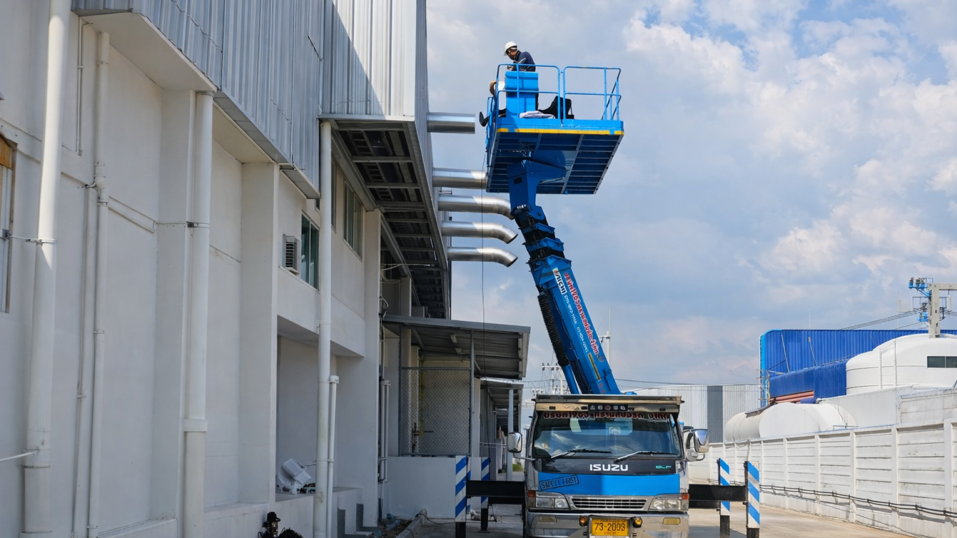 เช่ารถกระเช้าวุขสวัสดิ์