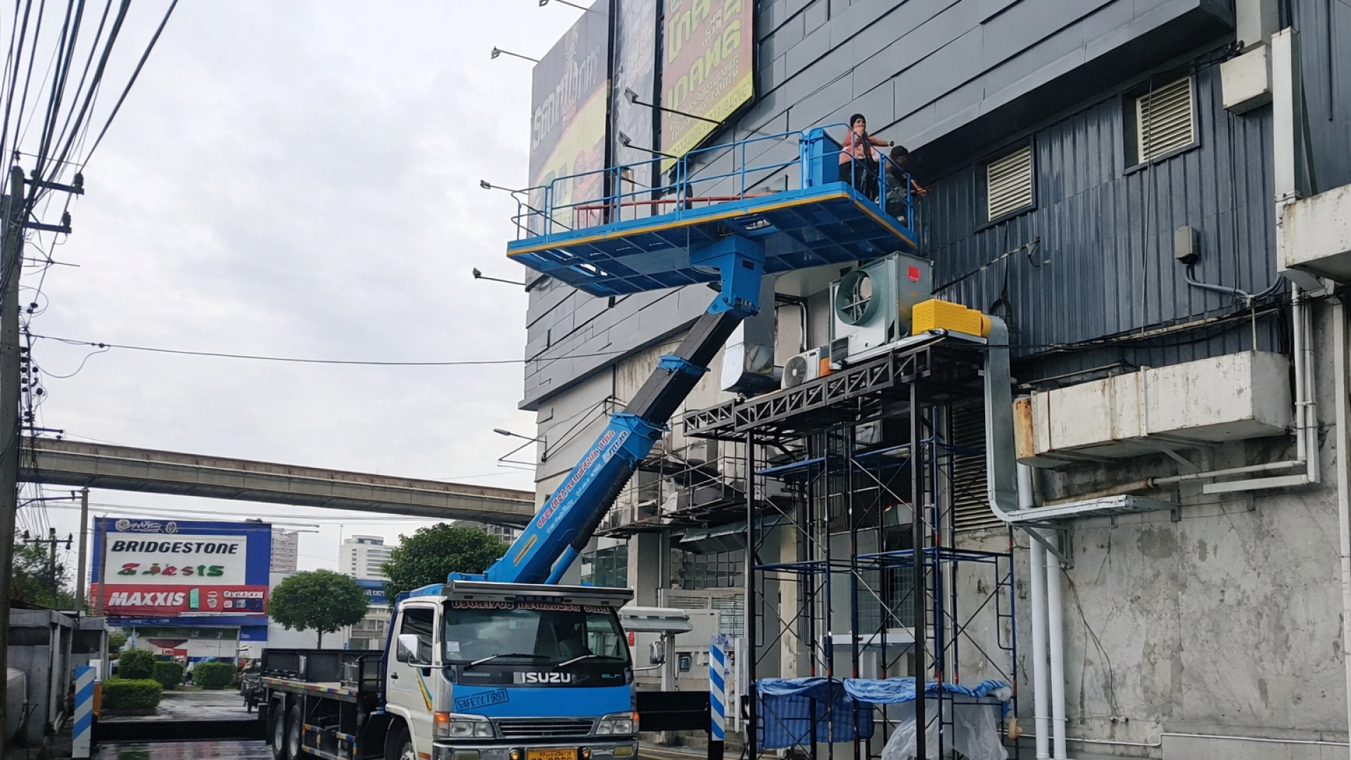 เช่ารถกระเช้าบางหญ้าแพรก